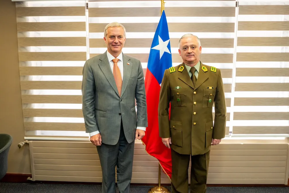 Presidente electo Jose Antonio Kast visita al general director de Carabineros