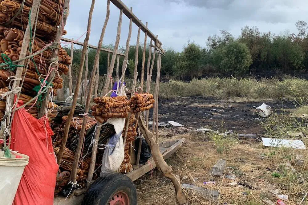 Queman carpas a cochayuyeros de la costa