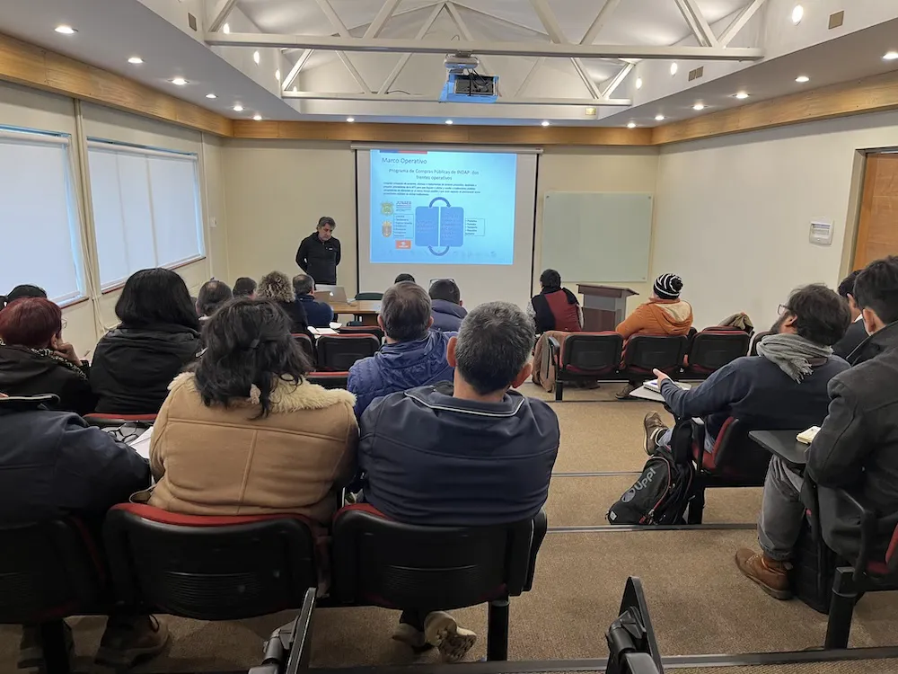 Mesa de cooperativas agrícolas y campesinas