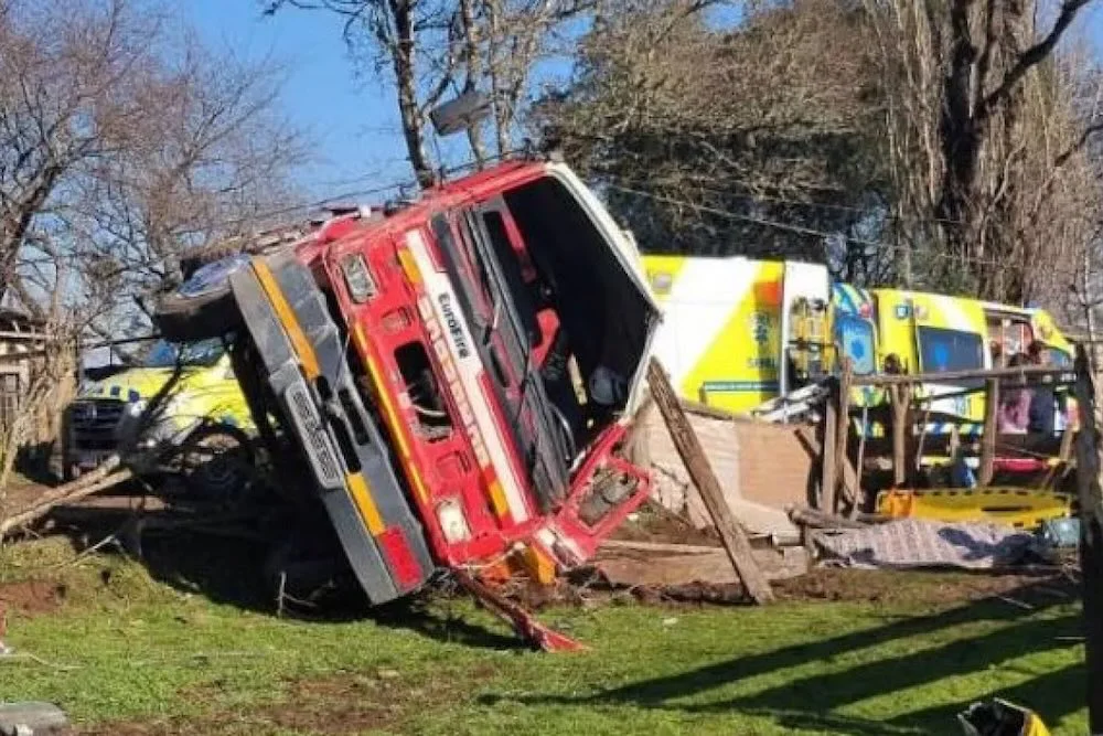 Carro de Bomberos volcado en Barros Arana - voluntaria fallecida