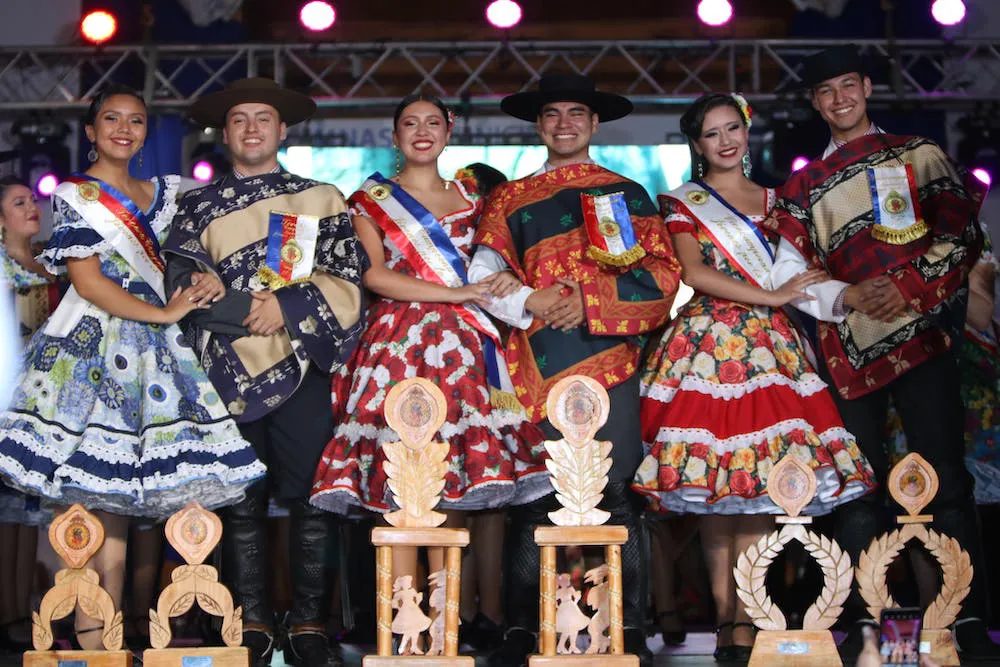 jóvenes por la cueca