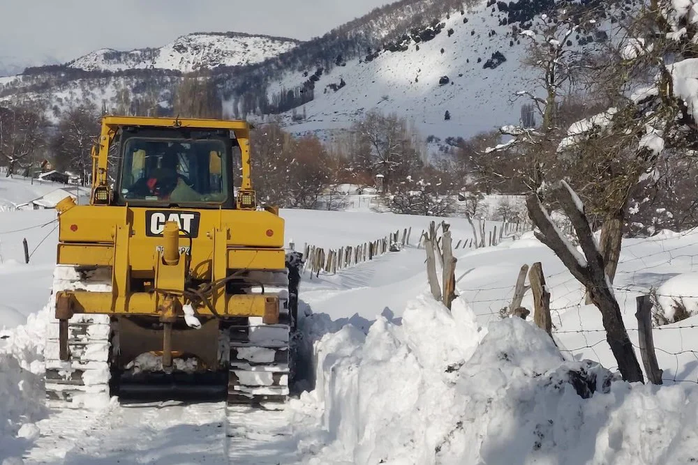 Trabajos de despeje de nieve en Lonquimay