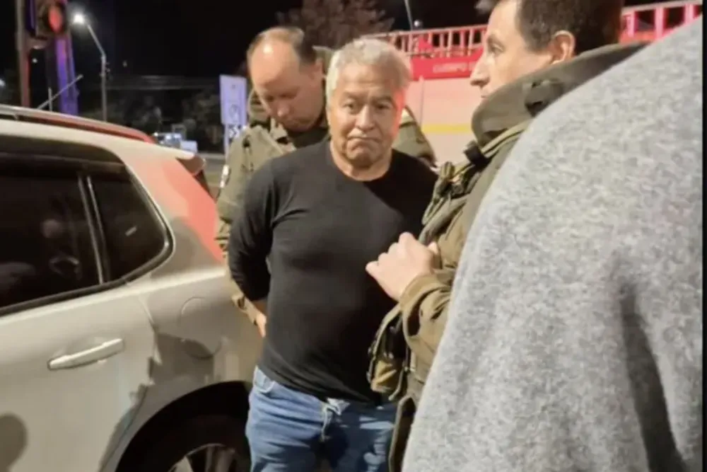 Conductor que se paso luz roja en Temuco deja motociclista gravemente herido