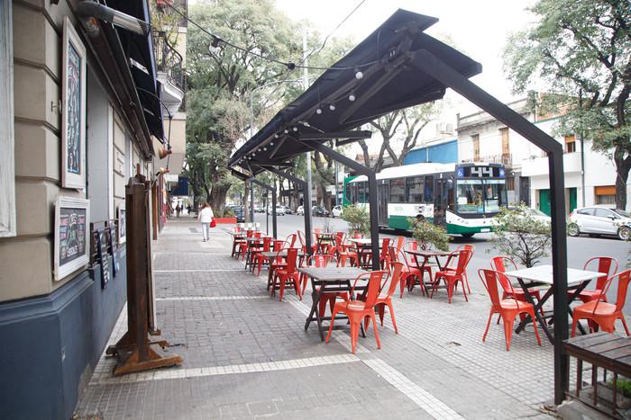 Uso de espacios públicos en el comercio.