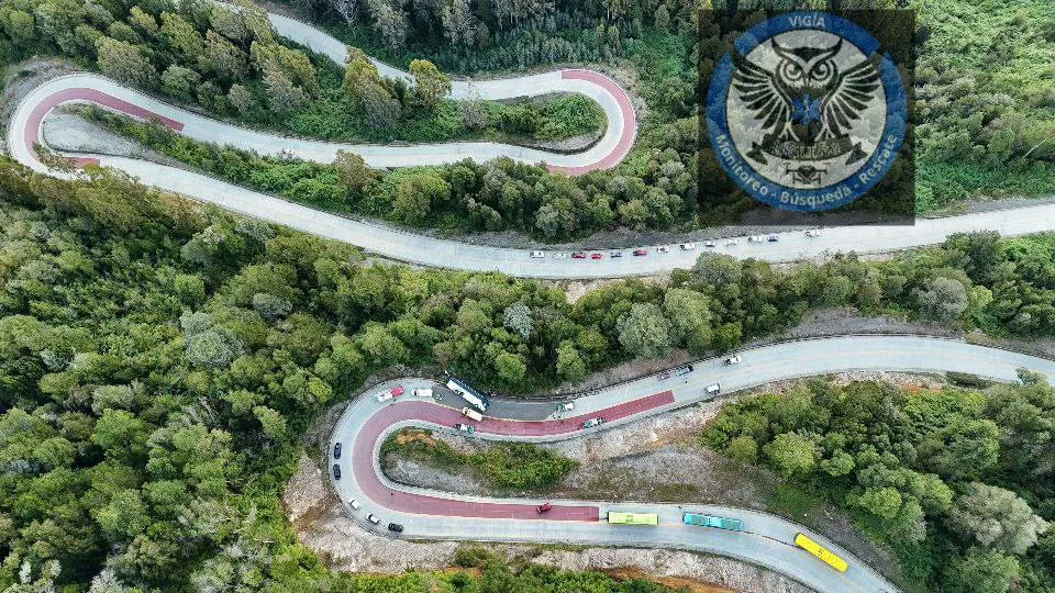 Area de curvas donde volco el bus - Vigia Busqueda y Rescate