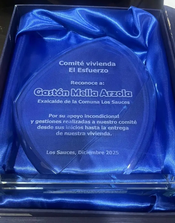 Reconocimiento al exalcalde Gaston Mella