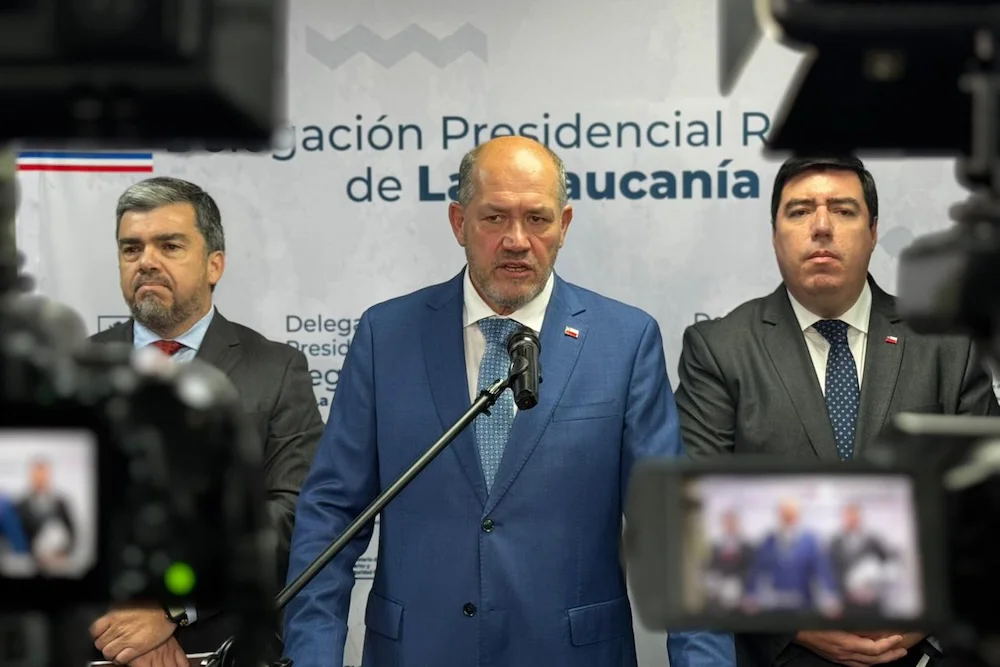 Delegado Francisco Ljubetic con los seremis de Seguridad y Gobierno