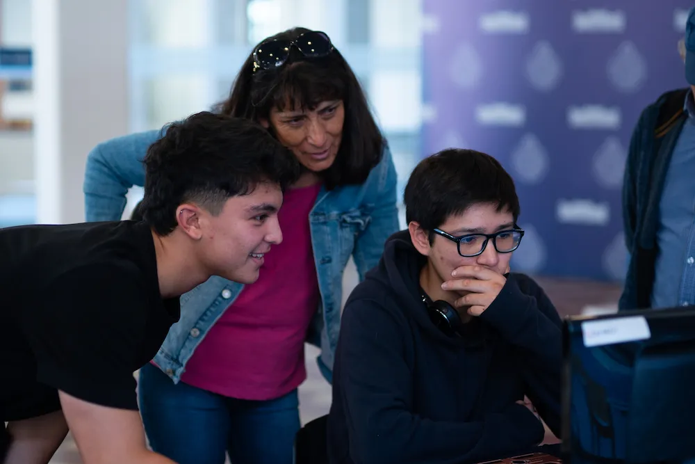 ALUMNO MONITOR Y MADRE