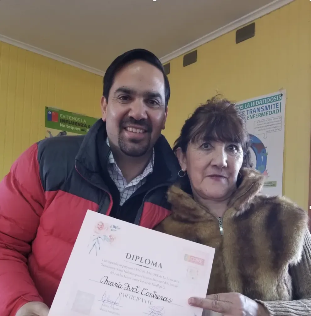 Alcalde Eduardo Yanez y presidenta del comite Santa Teresa