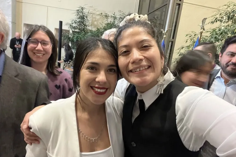 Diputada Karol Cariola y Ericka Nanco en el Congreso