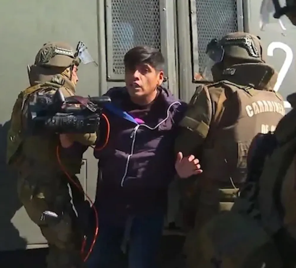 Camarografo UATV detenido por Carabineros