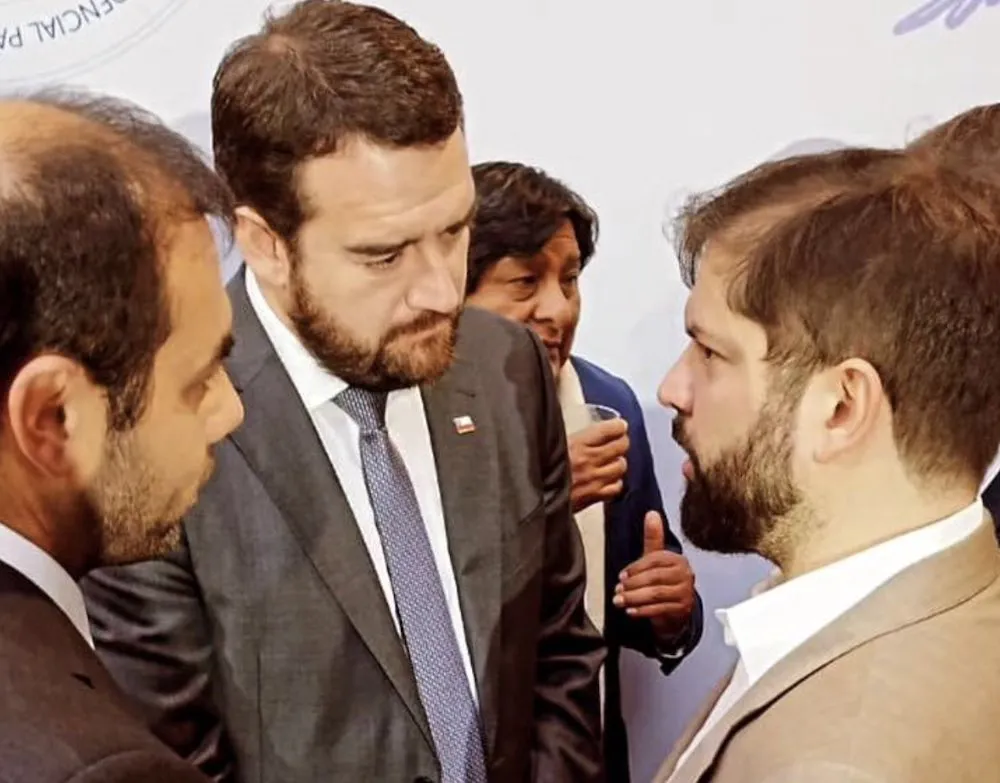 Juan Pablo Leonelli con Luciano Rivas y el Presidente Gabriel Boric