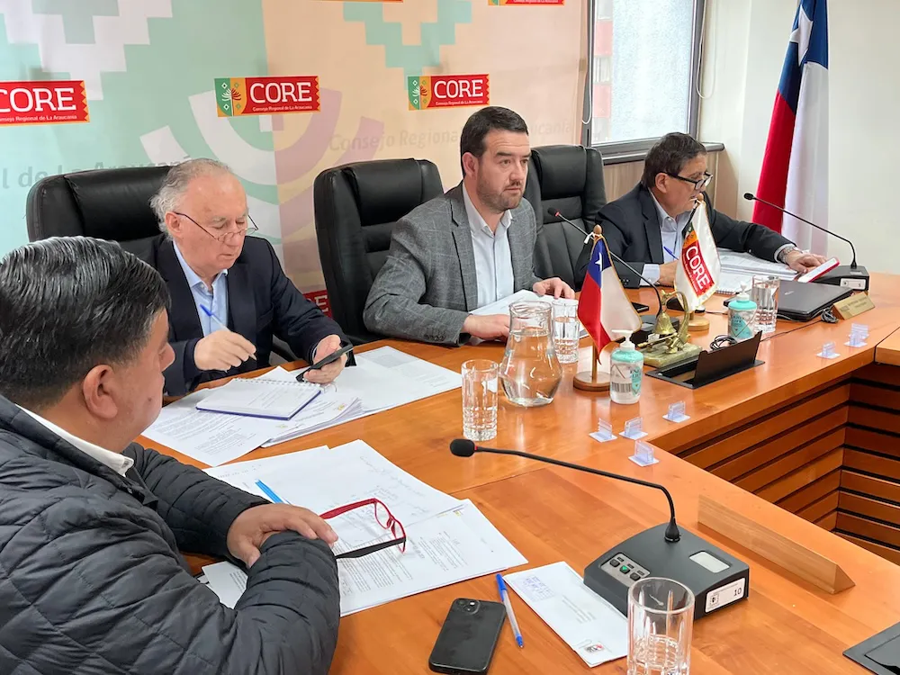 Gobernador Luciano Rivas en sesion del CORE