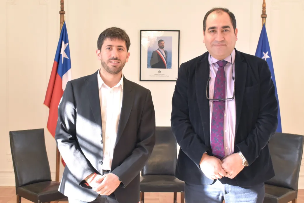 Contralor regional de Magallanes con el delegado presidencial en enero de 2025 - oy asume en La Araucania