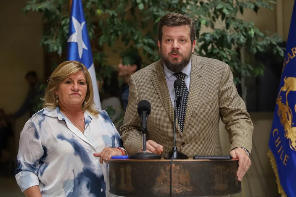 Johannes Kaiser y diputada gloria naveillan - cortar beneficios a los agricultores