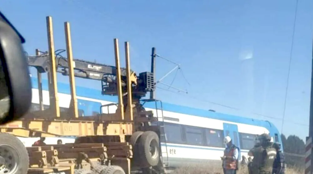 Choque tren con camion en Lautaro