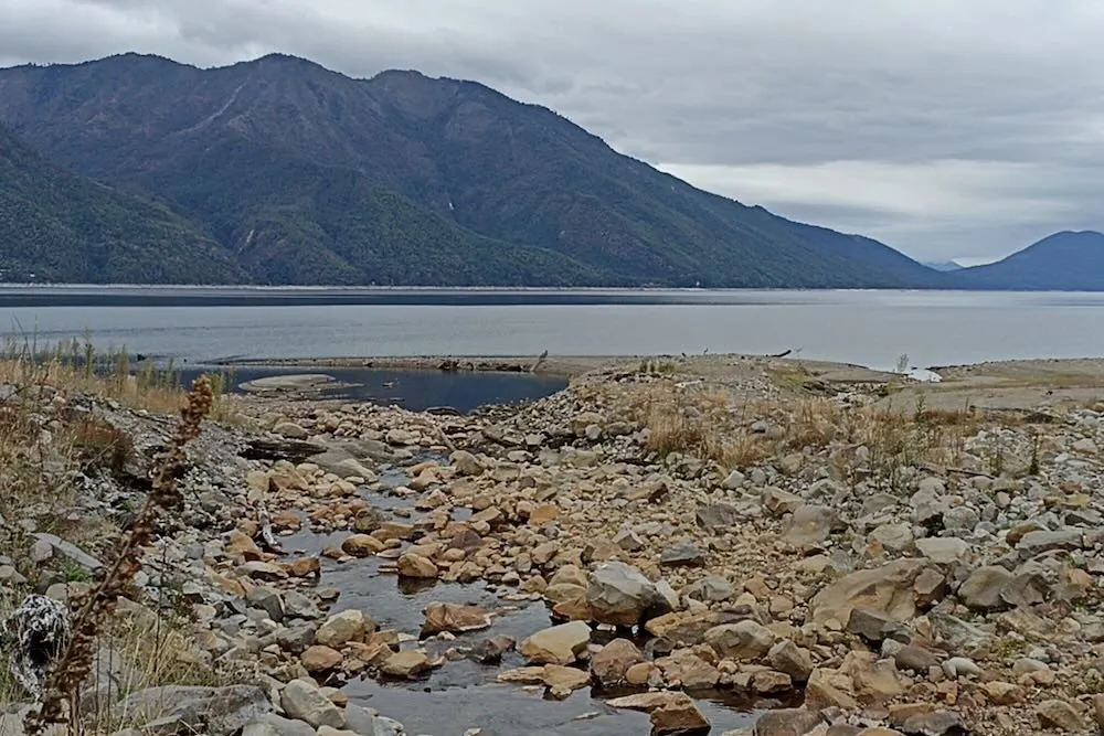 Desembocadura rio Trafampulli al lago Caburgua