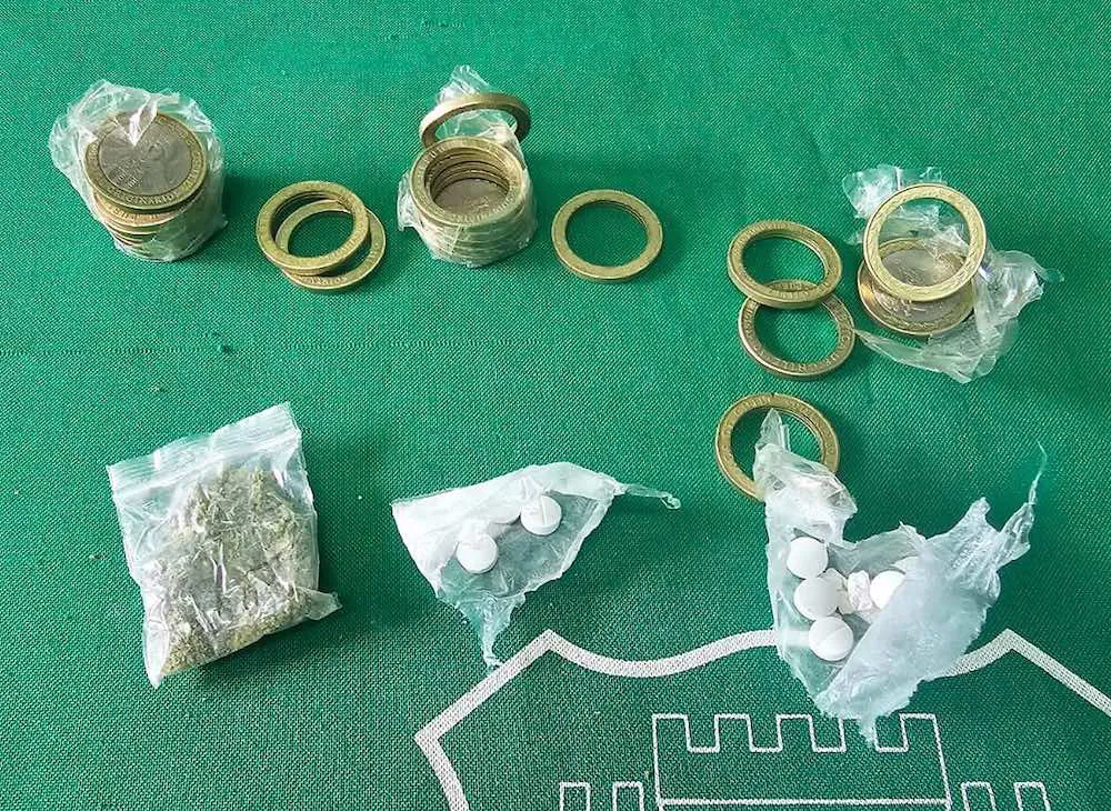 Droga a la carcel dentro de monedas