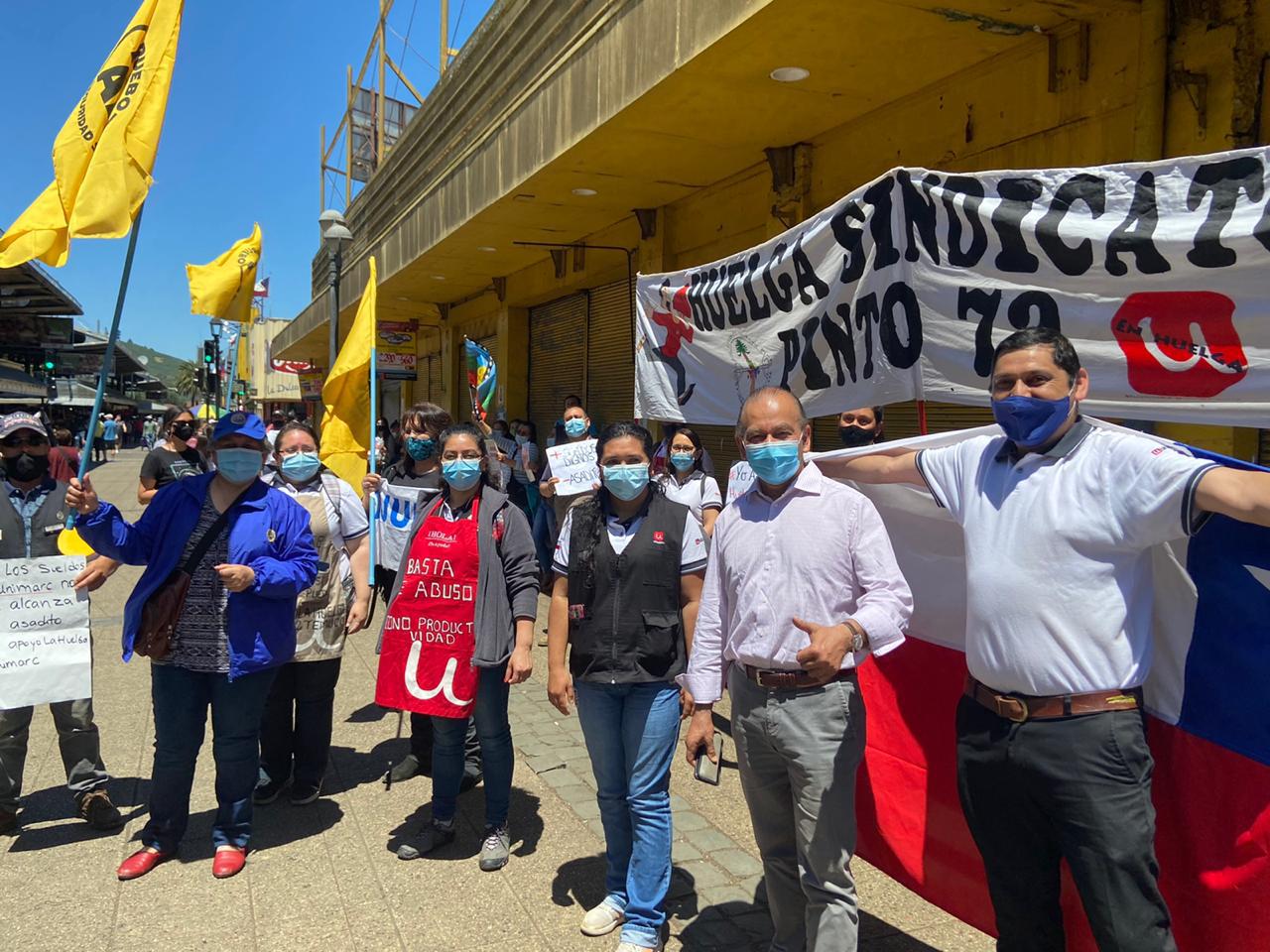 Trabajadores de Unimarc en huelga.