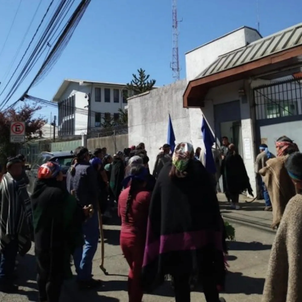 Comunidades afuera de la carcel de Temuco