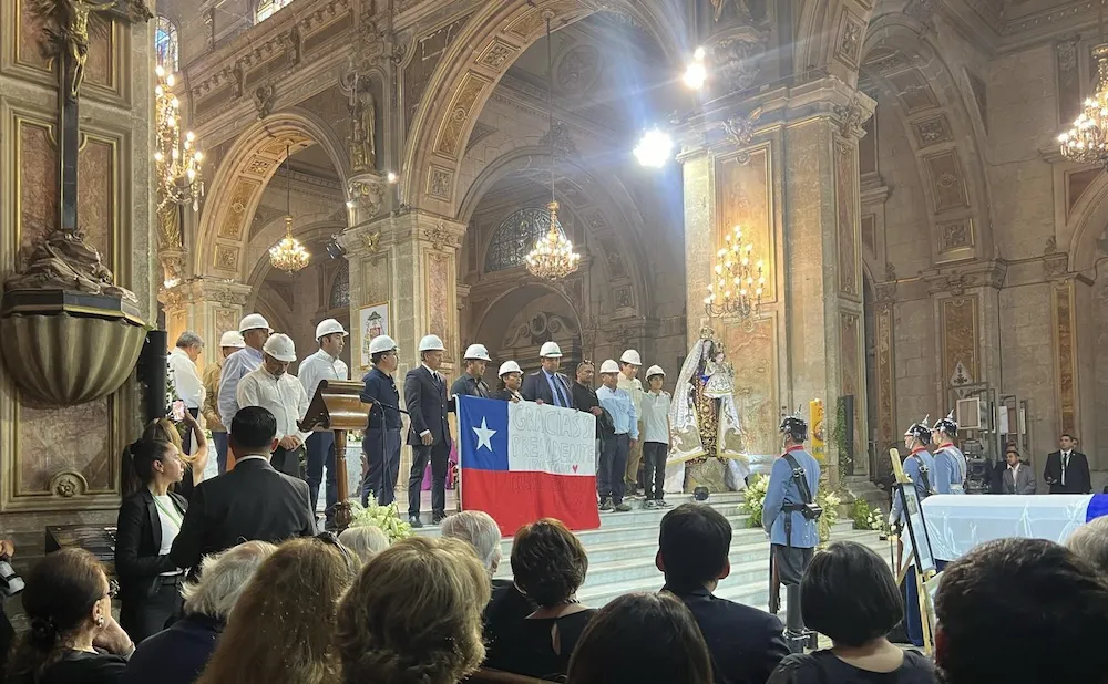 Mineros realizan homenaje al exPresidente