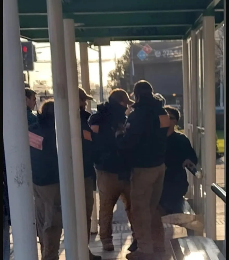 Guardias detienen ilegalmente a conductor de Uber