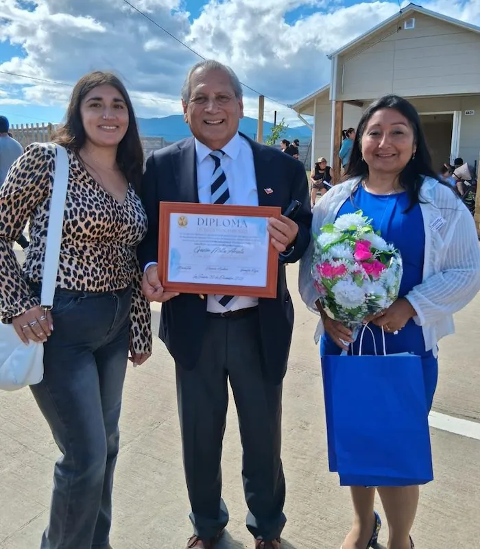 Reconocimiento al exalcalde Gaston Mella por el comite El Esfuerzo