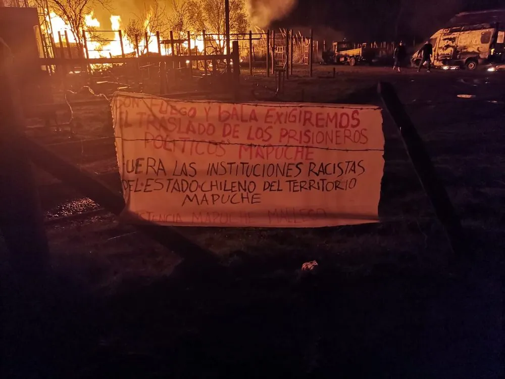 Queman posta y escuela de Aninir