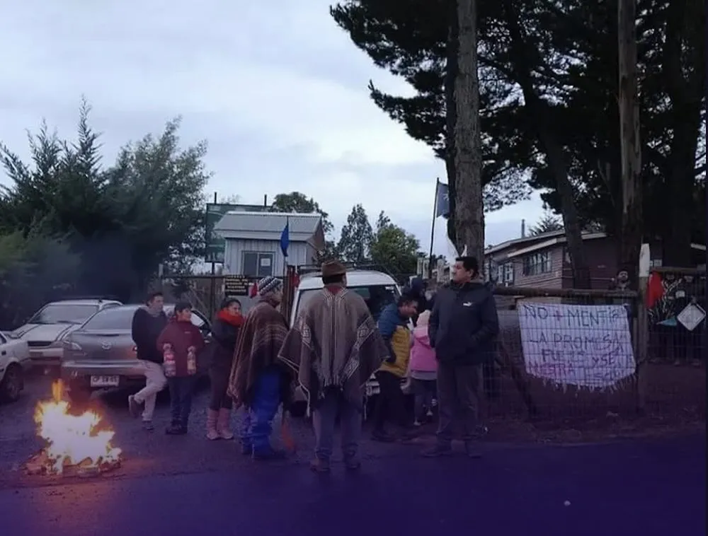 Escuela municipal Mollulco en toma