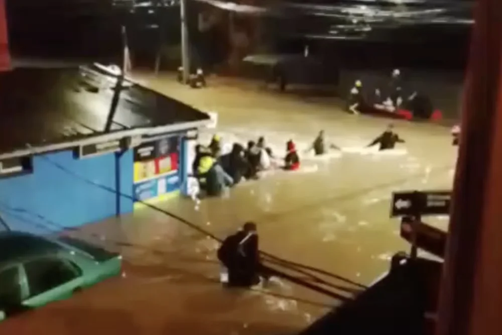 Evacuacion rio Rehue en Angol