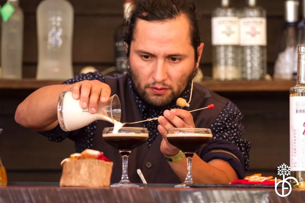 Barman Andres Machuca