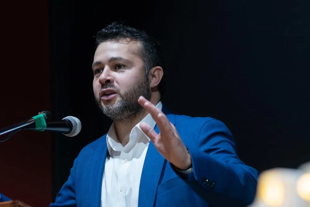 Alcalde de Melipeuco es mordido en su oreja izquierda