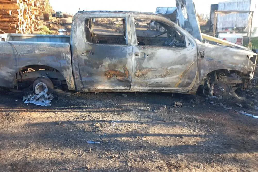 Camioneta quemada en atentado en Lautaro