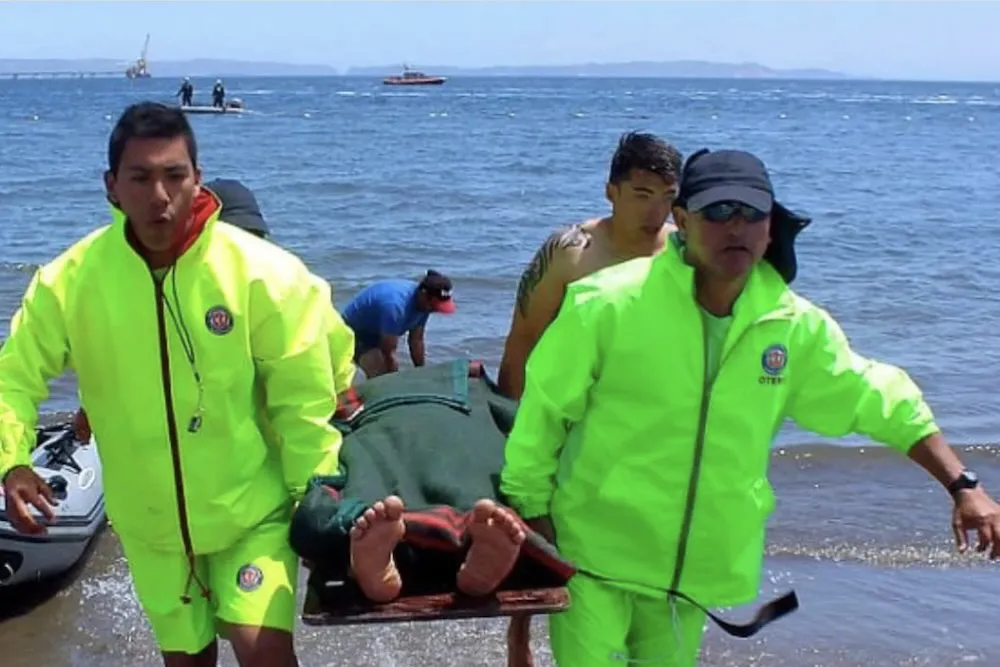 Dos jóvenes se intoxican al ingerir agua del lago Villarrica durante curso de salvavidas