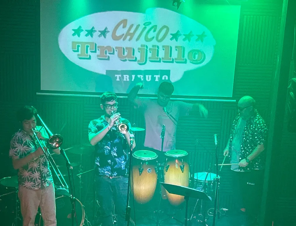 foto tributo chico trujillo