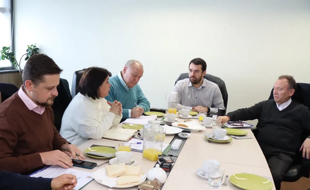 Reunion Gobernador con parlamentario de derecha