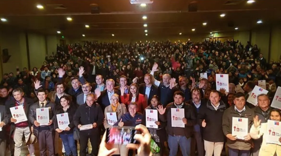 Entrega masiva de titulos de dominio en La Araucania