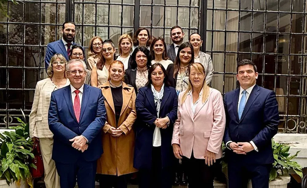 Senado de Chile expone en Buenos Aires