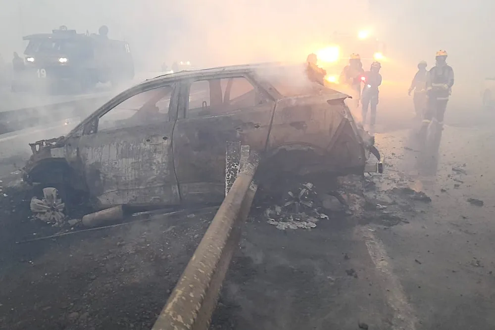 Vehiculo quemado en plena Ruta 5 Sur - Inspector Fernandez