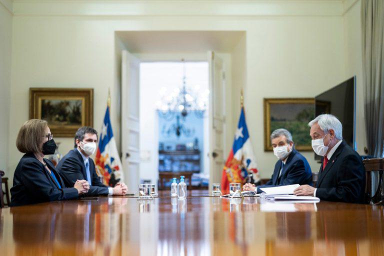 Reunión entre los tres poderes del Estado.