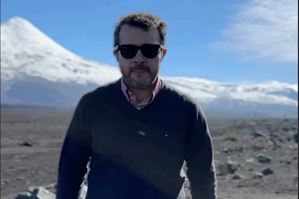 Alcalde Alejandro Cuminao acusado de golpear a comunicador social Claudio Faundez