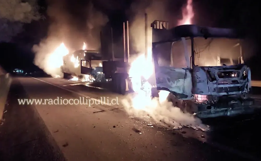 Queman dos Camiones en Ruta 5 Sur