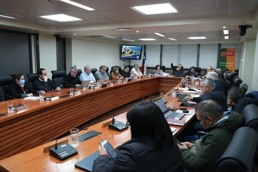 Gobernador Rene Saffirio de opone al CORE 20 votos a 1 