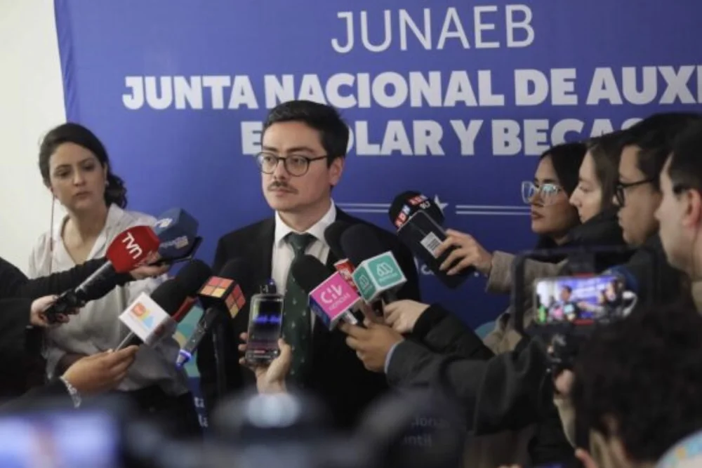 Director Nacional de JUNAEB Fernando Pena se refiere a allanamientos en el PAE