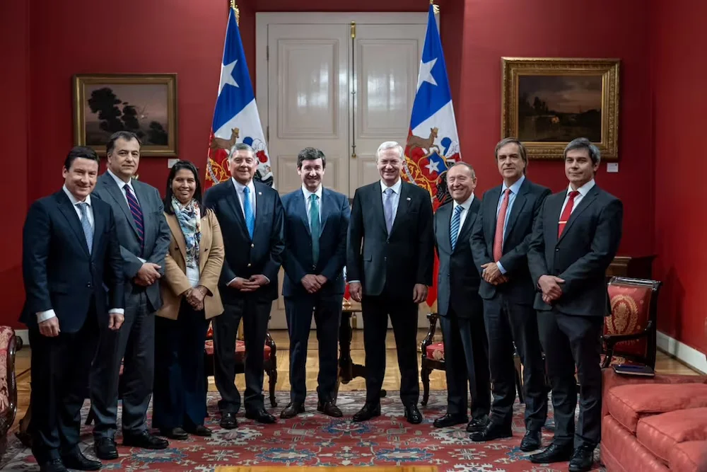Reunion politica en La Moneda y crisis de los decretos de Rabat