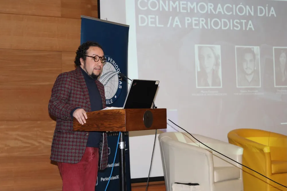 Decano Luis Nitrihual Valdebenito en el Dia del Periodista