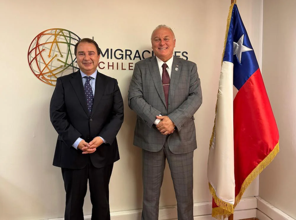 Senador Becker y director de Migraciones