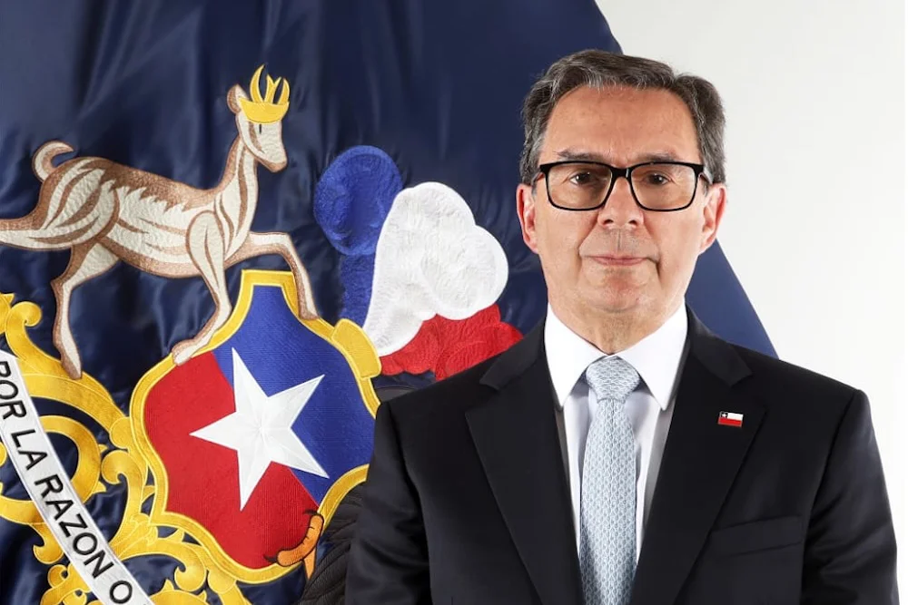 Ministro de Defensa Fernando Barros