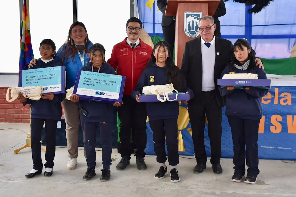 Parte entrega de computadores Junaeb 2026 en Visviri y Putre