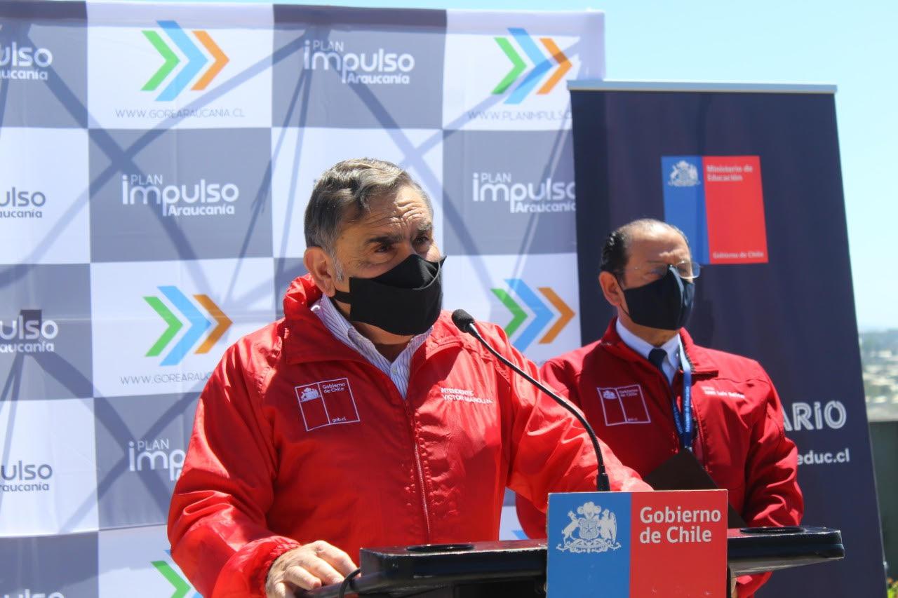 Intendente Víctor Manoli.